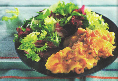 Яичница с креветками и салатом - блюдо 300 калорий - меню для похудения