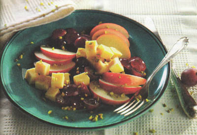 Салат с фруктами и сыром - блюдо 300 калорий - меню для похудения