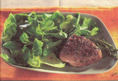 Стейк с салатом и зеленью - блюдо 300 калорий - меню для похудения